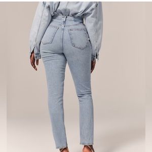 ABERCROMBIE & FITCH Curve Love Ultra High Rise 90s Slim Straight Jean